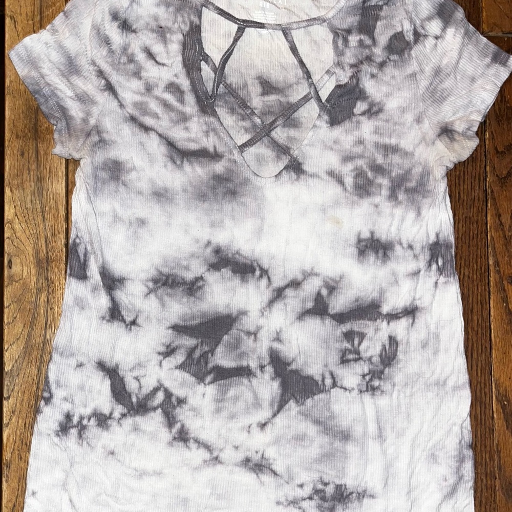 American Eagle Outfitters Black and Gray Tie Dye Short Sleeve Tee